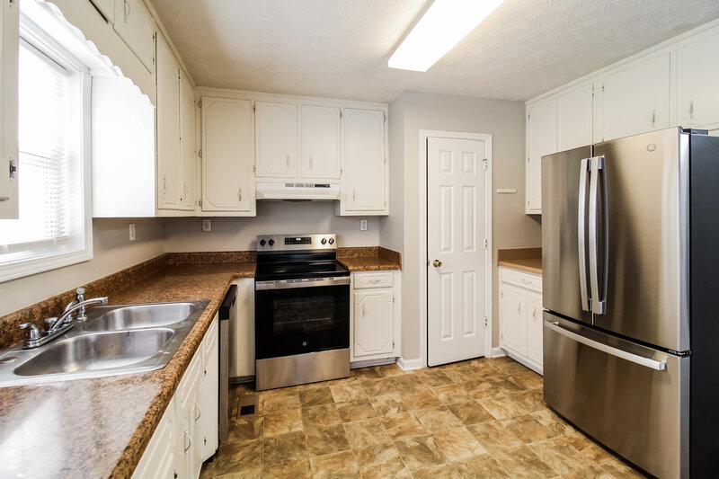 1,890/Mo, 1135 Brook Meadow Ct Lawrenceville, GA 30045 Kitchen View