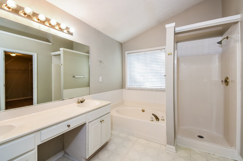 2,615/Mo, 3602 Bancroft Main NW Kennesaw, GA 30144 Main Bathroom View