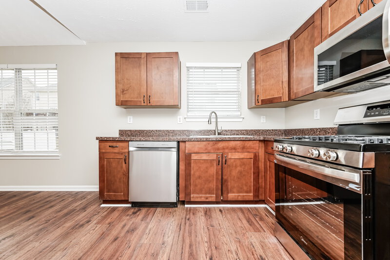 1,880/Mo, 330 Greenway Dr Covington, GA 30016 Kitchen View 2