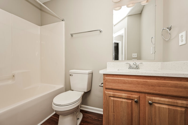 1,880/Mo, 330 Greenway Dr Covington, GA 30016 Bathroom View