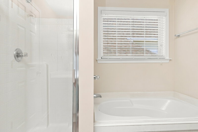 1,990/Mo, 254 Highland Falls Dr Hiram, GA 30141 Primary Bathroom View 2