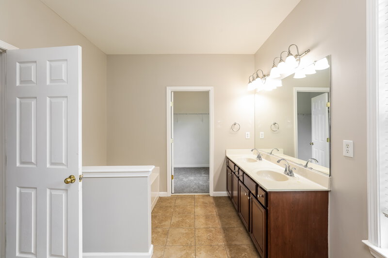 2,650/Mo, 6049 Brookmere Ln Mableton, GA 30126 Main Bathroom View 2