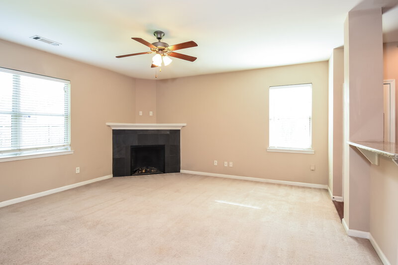 2,150/Mo, 24 Quail Bend Loop Dallas, GA 30157 Living Room View