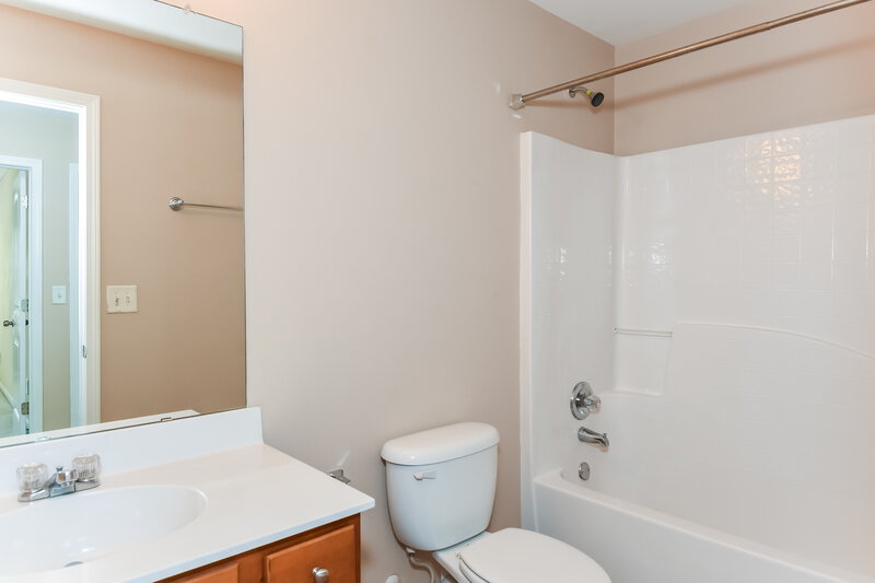 2,150/Mo, 24 Quail Bend Loop Dallas, GA 30157 Bathroom View