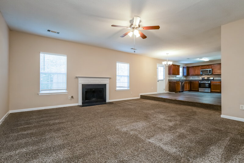2,270/Mo, 369 Kentwood Springs Dr Hampton, GA 30228 Family Room View