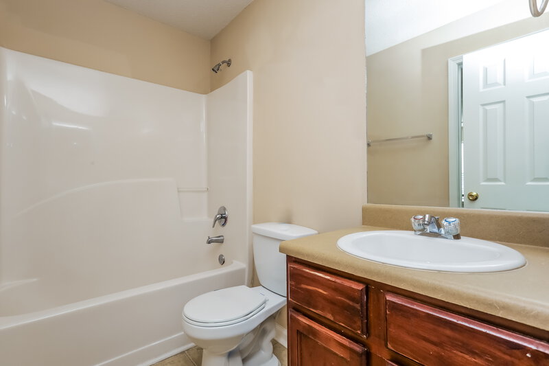 2,270/Mo, 369 Kentwood Springs Dr Hampton, GA 30228 Bathroom View