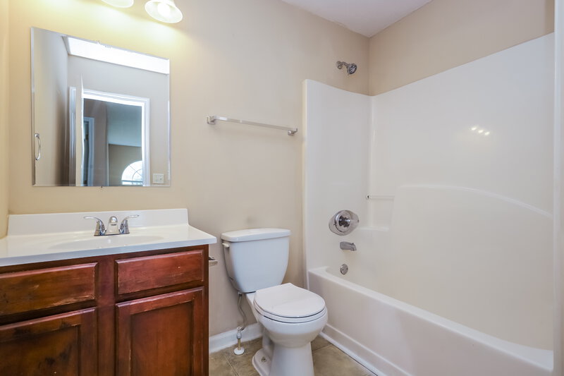 2,270/Mo, 369 Kentwood Springs Dr Hampton, GA 30228 Bathroom View 2