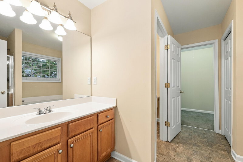 2,260/Mo, 2230 Gateview Ct Cumming, GA 30040 Primary Bathroom View