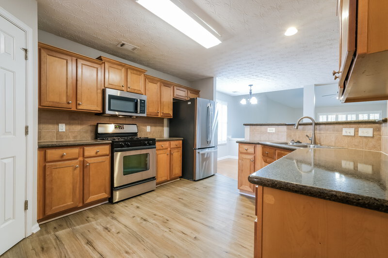 2,015/Mo, 111 Village Dr Canton, GA 30114 Kitchen View