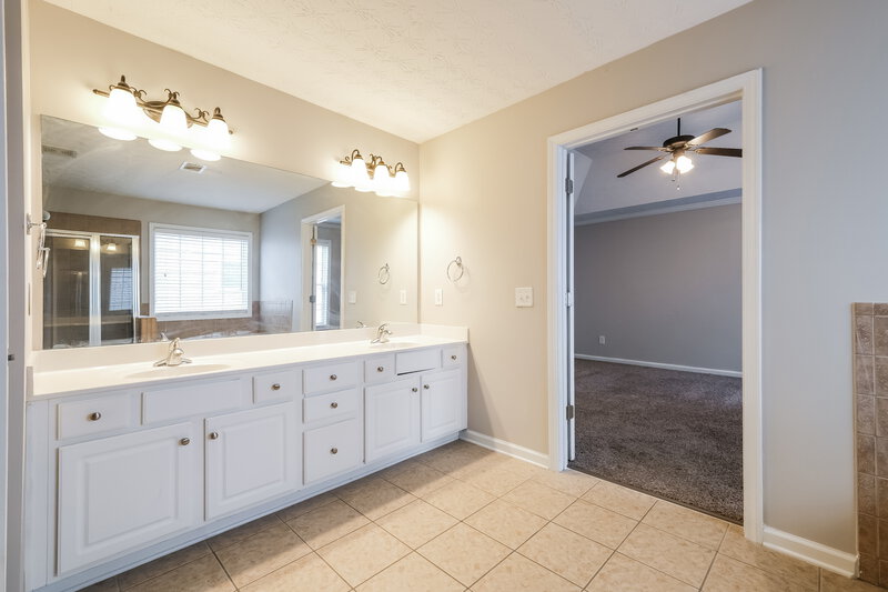 2,015/Mo, 111 Village Dr Canton, GA 30114 Main Bathroom View