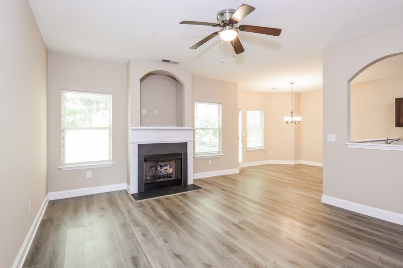 2,100/Mo, 125 Bethany Manor Dr Ball Ground, GA 30107 Living Room View