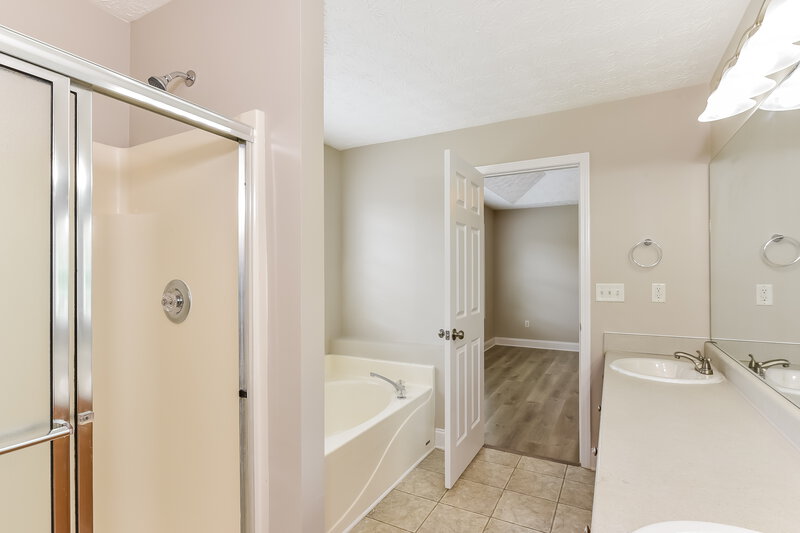 1,960/Mo, 939 Creek Run Pl Temple, GA 30179 Main Bathroom View