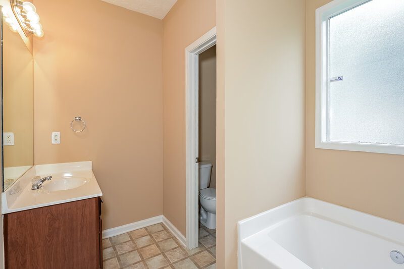 2,130/Mo, 799 Clairidge Elm Trl Lawrenceville, GA 30046 Main Bathroom View