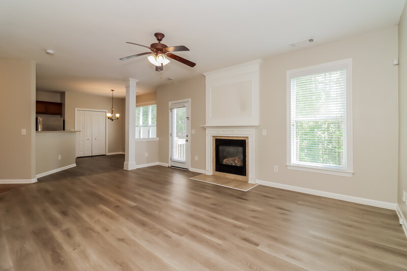 2,390/Mo, 95 Leyland Crossing Dallas, GA 30132 Living Room View