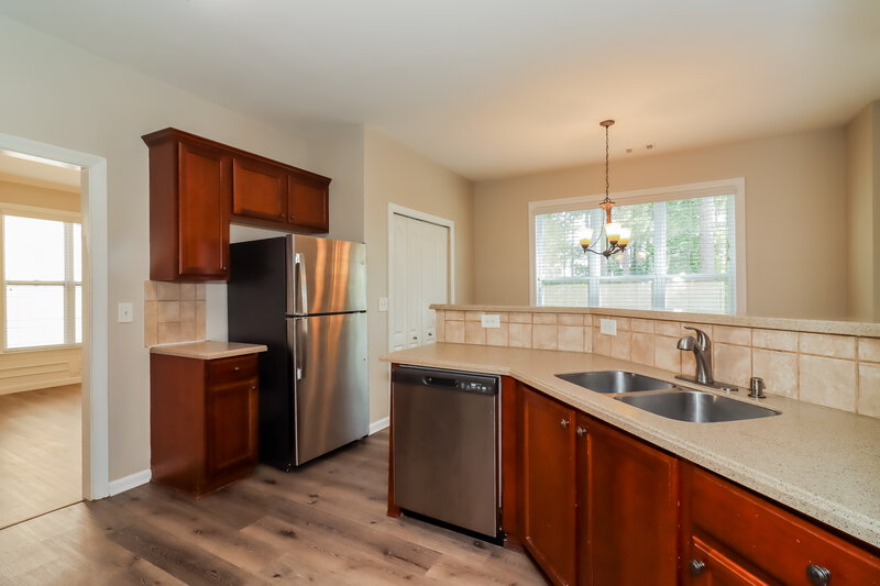 2,390/Mo, 95 Leyland Crossing Dallas, GA 30132 Kitchen View