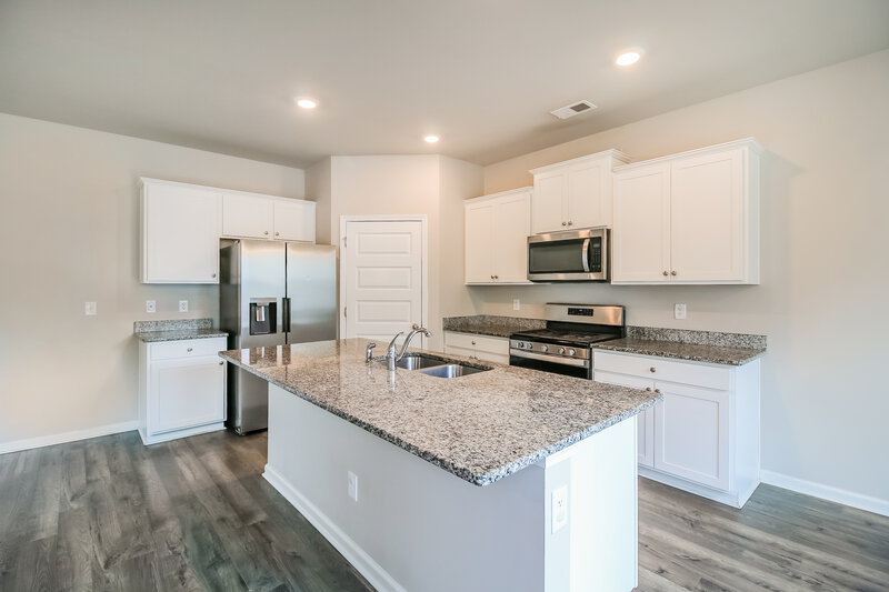 2,225/Mo, 44 Silver Birch Pass Newnan, GA 30265 Kitchen View