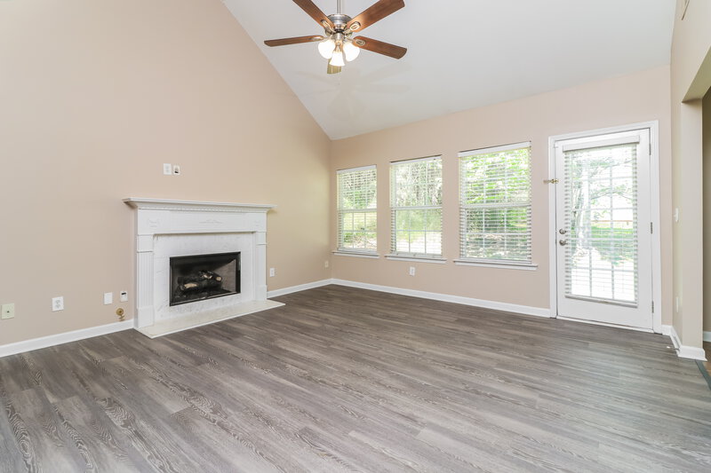 2,250/Mo, 1412 Cumberland Creek Ln SW Marietta, GA 30008 Living Room View