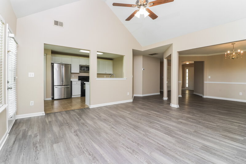 2,250/Mo, 1412 Cumberland Creek Ln SW Marietta, GA 30008 Living Room View 2