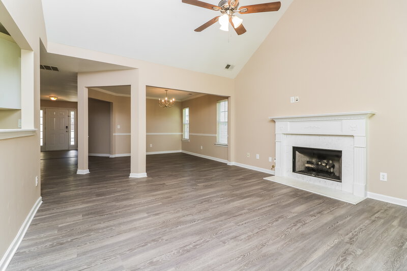 2,250/Mo, 1412 Cumberland Creek Ln SW Marietta, GA 30008 Living Room View 3