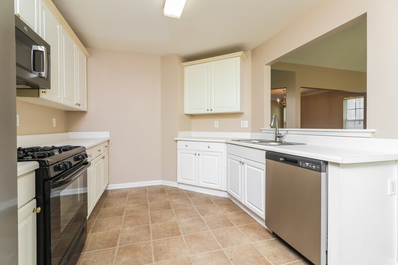 2,250/Mo, 1412 Cumberland Creek Ln SW Marietta, GA 30008 Kitchen View