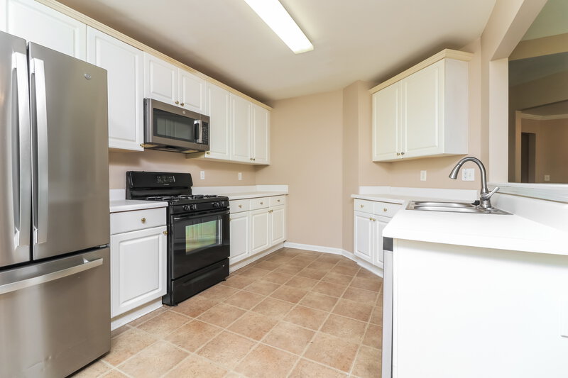 2,250/Mo, 1412 Cumberland Creek Ln SW Marietta, GA 30008 Kitchen View 2
