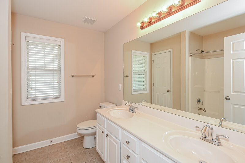 2,155/Mo, 738 Austin Creek Dr Buford, GA 30518 Main Bathroom View 2