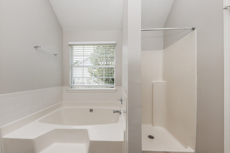 2,660/Mo, 4176 Green Field Dr Douglasville, GA 30135 Main Bathroom View