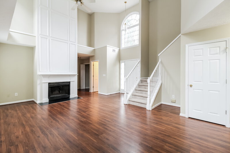 2,180/Mo, 3998 Oak Glenn Dr Duluth, GA 30096 Living Room View 2