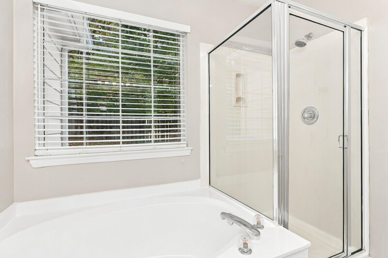 2,010/Mo, 3998 Oak Glenn Dr Duluth, GA 30096 Primary Bathroom View