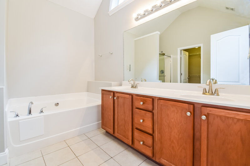 2,185/Mo, 4331 Singletree Dr Douglasville, GA 30135 Main Bathroom View