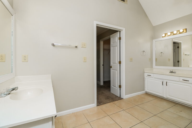 2,975/Mo, 1052 Laurel Valley Dr SW Marietta, GA 30064 Main Bathroom View 2