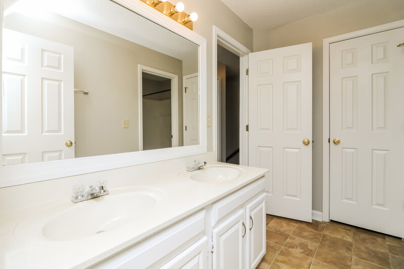 2,975/Mo, 1052 Laurel Valley Dr SW Marietta, GA 30064 Bathroom View