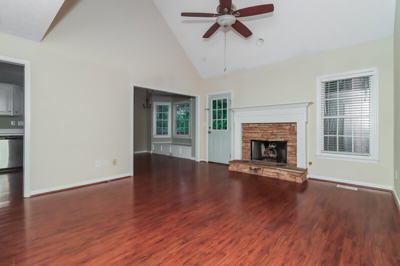 2,150/Mo, 39 Crestview Dr Dallas, GA 30157 Living Room View