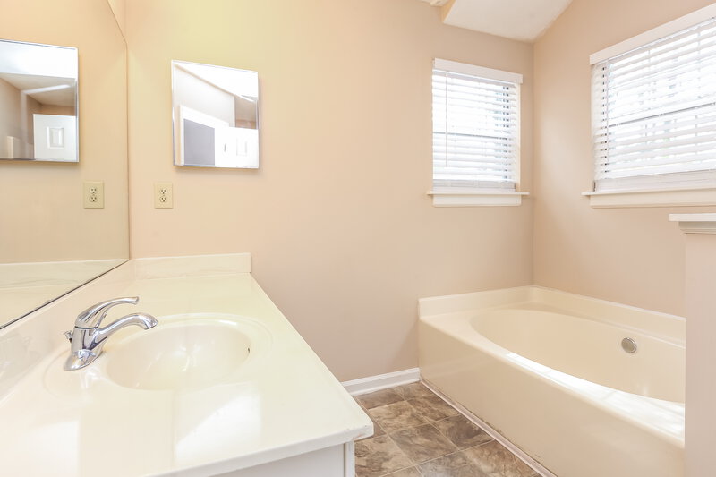 2,095/Mo, 4008 Sidney Lanier Blvd Duluth, GA 30097 Main Bathroom View