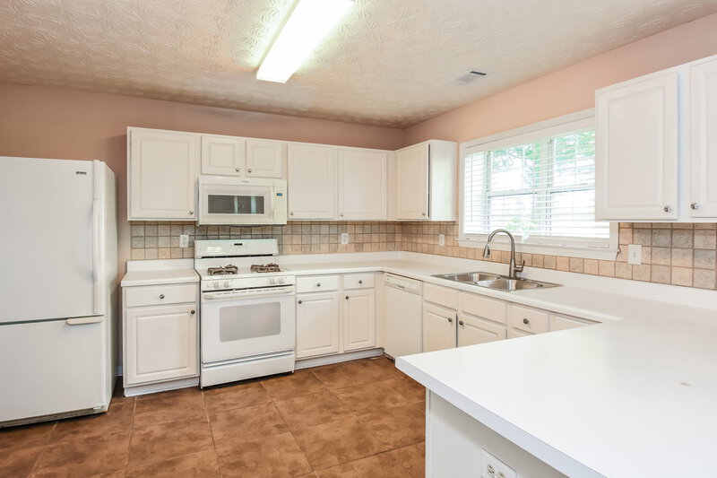 2,690/Mo, 1675 Berrywood Way Cumming, GA 30041 Kitchen View