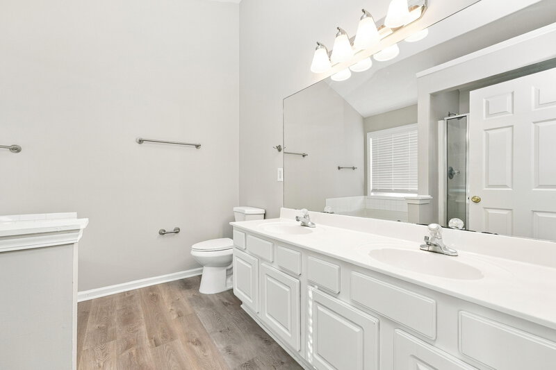 2,345/Mo, 230 Cedarhurst Rd Lawrenceville, GA 30045 Primary Bathroom View