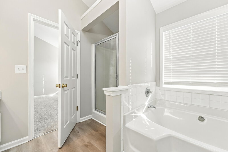 2,345/Mo, 230 Cedarhurst Rd Lawrenceville, GA 30045 Primary Bathroom View 2