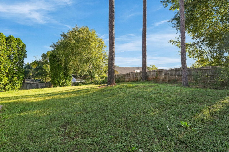2,345/Mo, 230 Cedarhurst Rd Lawrenceville, GA 30045 Backyard View