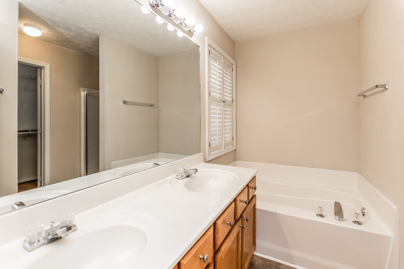 2,165/Mo, 169 Weatherstone Dr Woodstock, GA 30188 Main Bathroom View