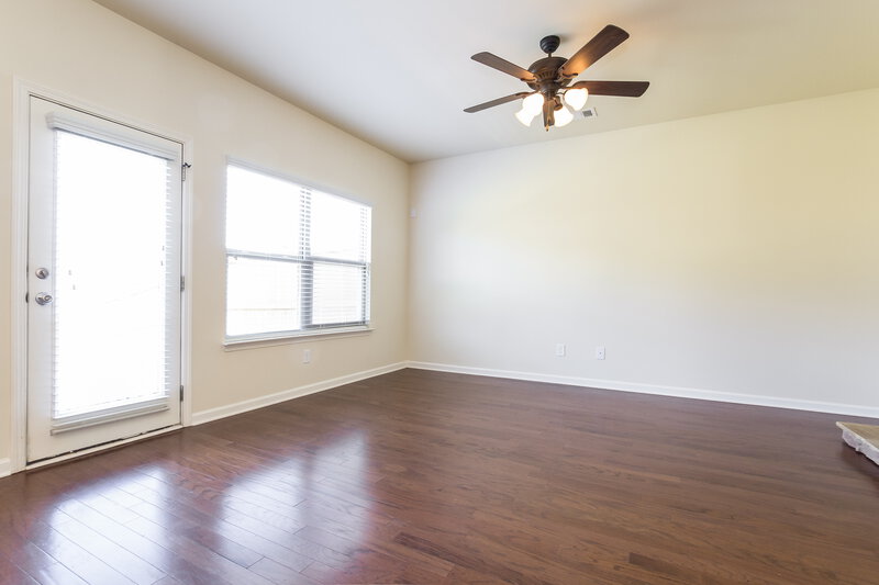 3,170/Mo, 639 Ocean Ave Canton, GA 30114 Living Room View 2