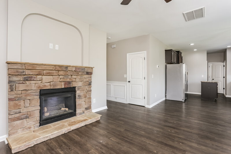 2,115/Mo, 639 Ocean Ave Canton, GA 30114 Living Room View 2