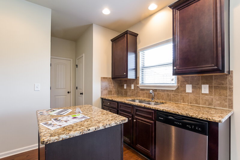 3,170/Mo, 639 Ocean Ave Canton, GA 30114 Kitchen View 2