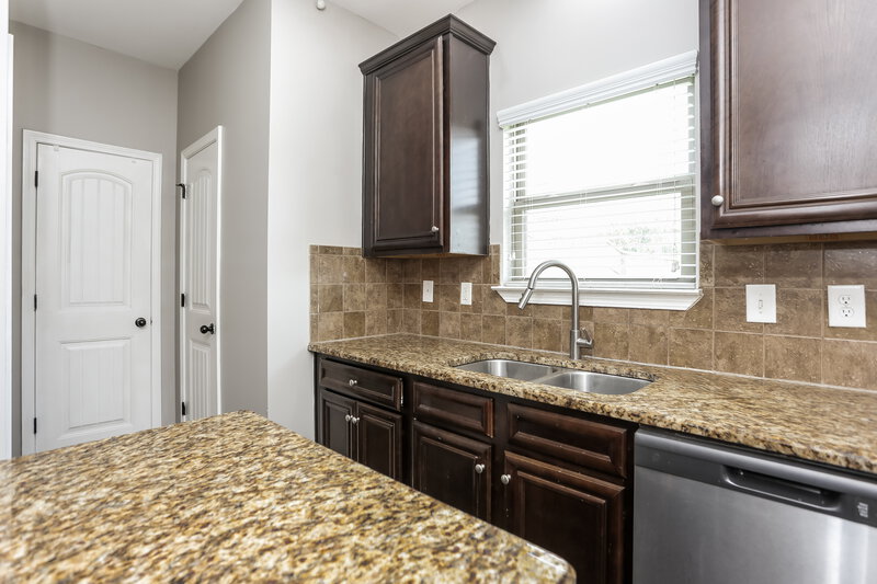 2,115/Mo, 639 Ocean Ave Canton, GA 30114 Kitchen View 2