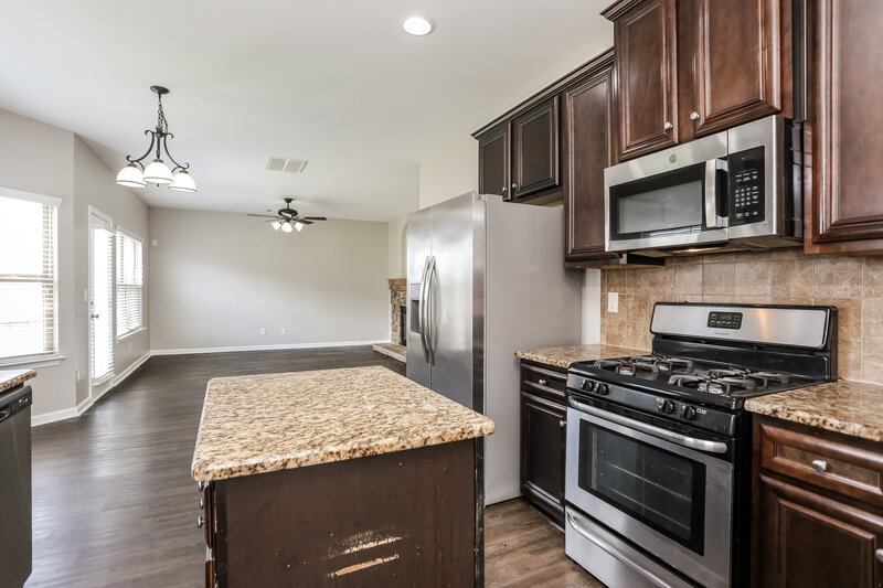 2,115/Mo, 639 Ocean Ave Canton, GA 30114 Kitchen View 3