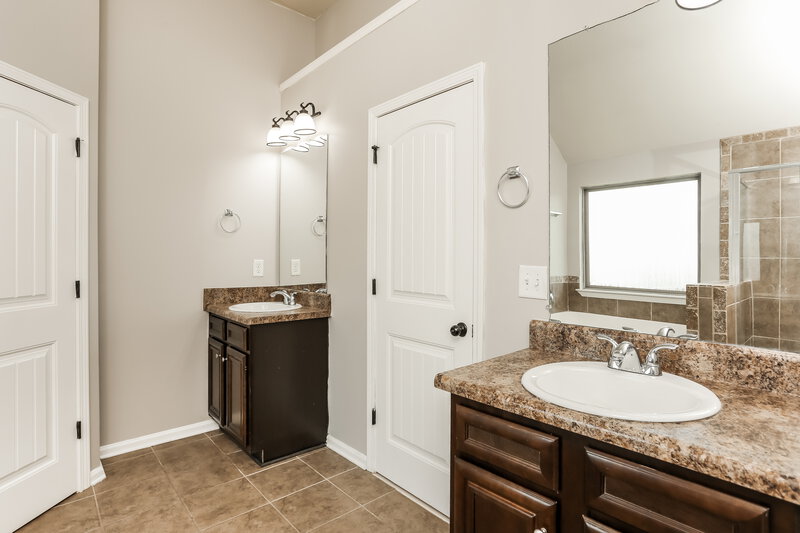 2,115/Mo, 639 Ocean Ave Canton, GA 30114 Main Bathroom View 2