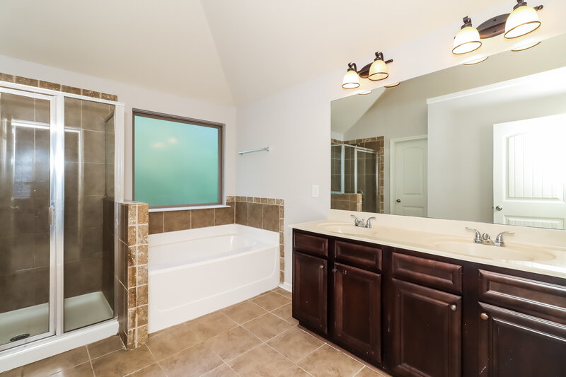 2,125/Mo, 638 Ocean Ave Canton, GA 30114 Main Bathroom View
