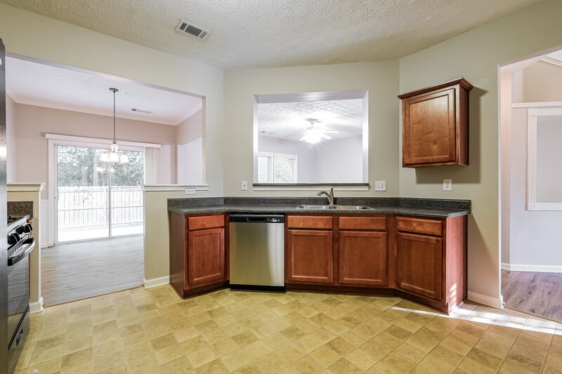 2,085/Mo, 948 Gardenia Curv Canton, GA 30114 Kitchen View 2
