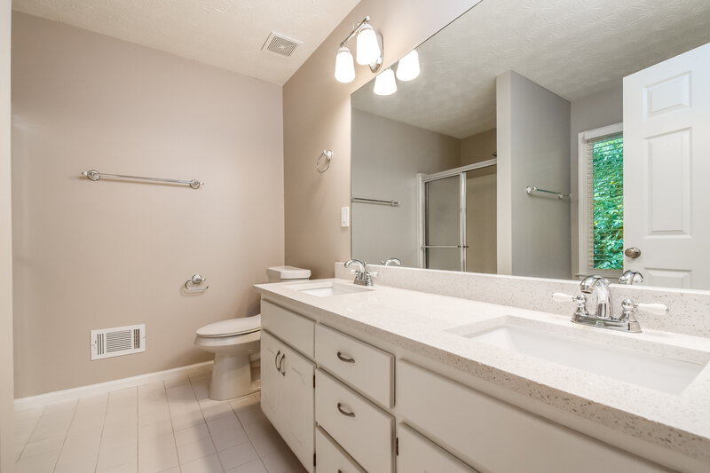 1,930/Mo, 120 Brookhaven Ln McDonough, GA 30253 Main Bathroom View