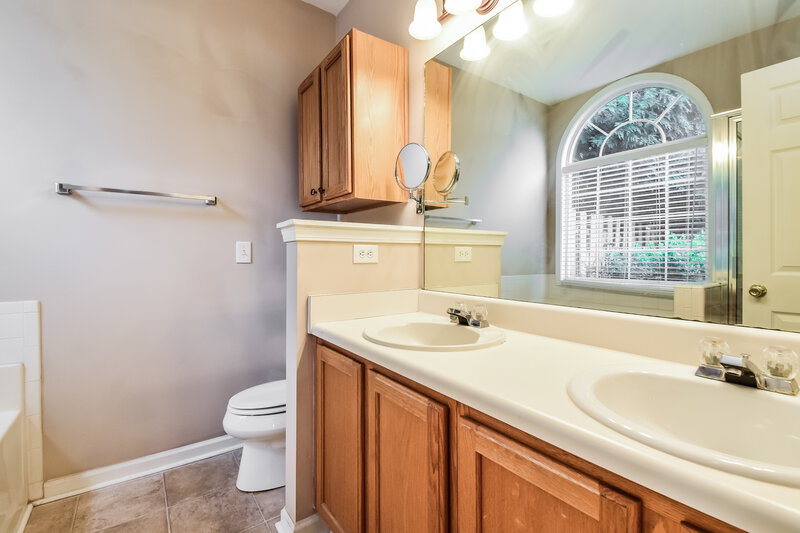 2,150/Mo, 173 Weatherstone Dr Woodstock, GA 30188 Main Bathroom View