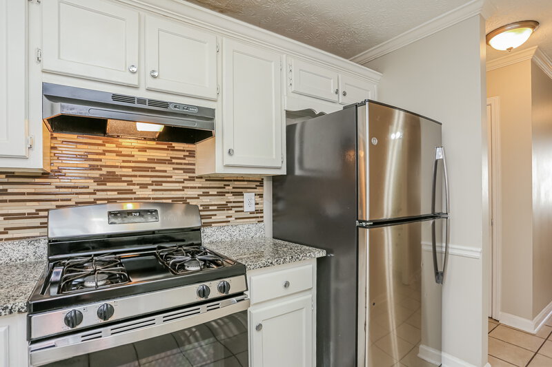 2,035/Mo, 1150 Burning Bush Dr Loganville, GA 30052 Kitchen View 2